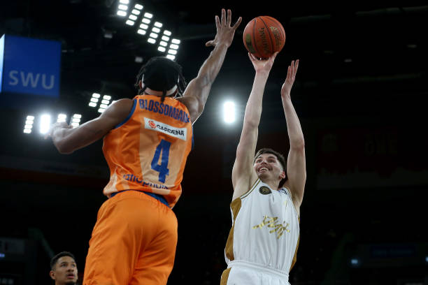 勇士升至第 勇士升至第